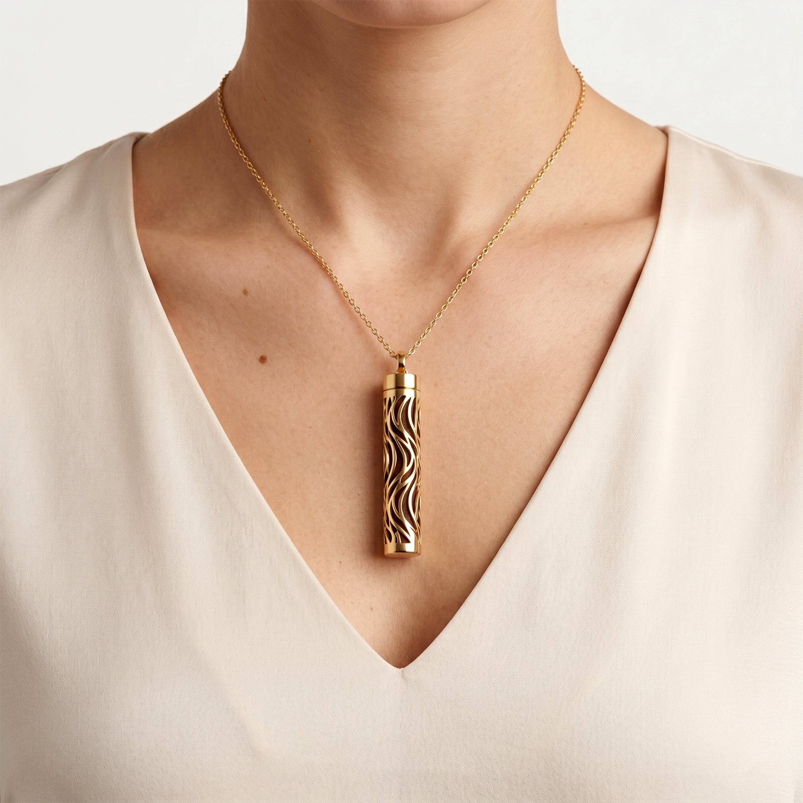 18k Gold Aromatherapy Pendant Necklace | Luxury Perfume Locket