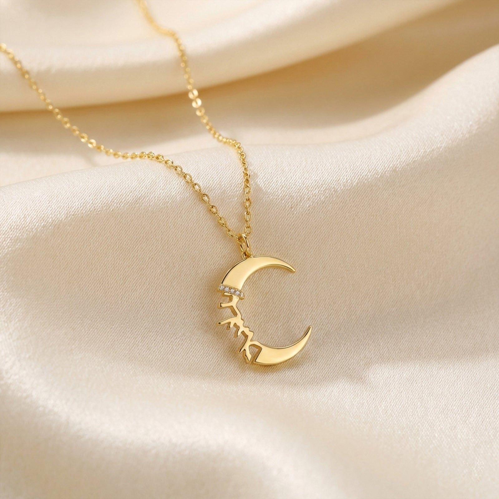 18k Gold Personalized Arabic Calligraphy Moon Necklace | Diamond Crescent Pendant