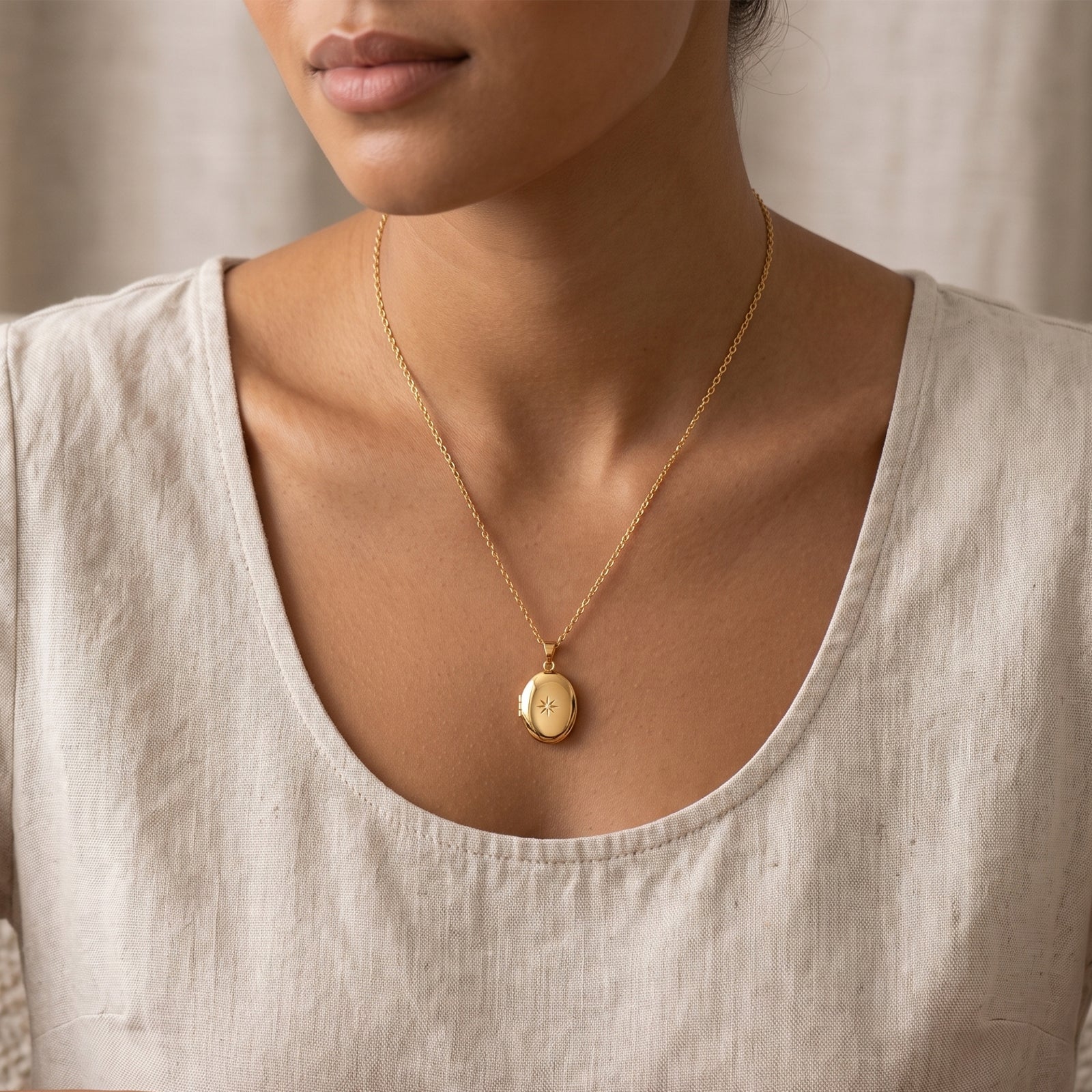 18k Gold Oval Locket Necklace | Starburst Engraved Photo Locket