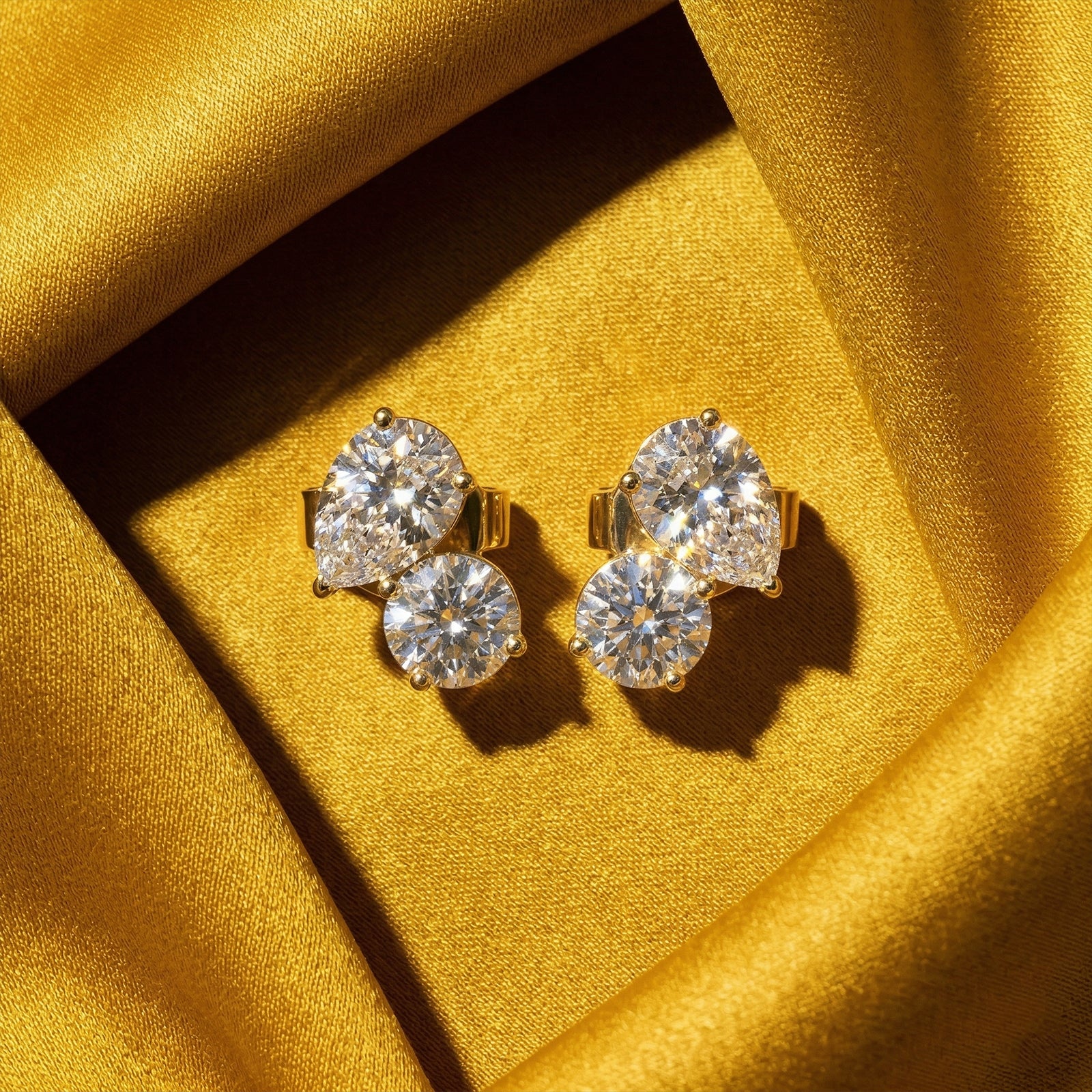 18k Gold Diamond Cluster Stud Earrings | Pear & Round Cut