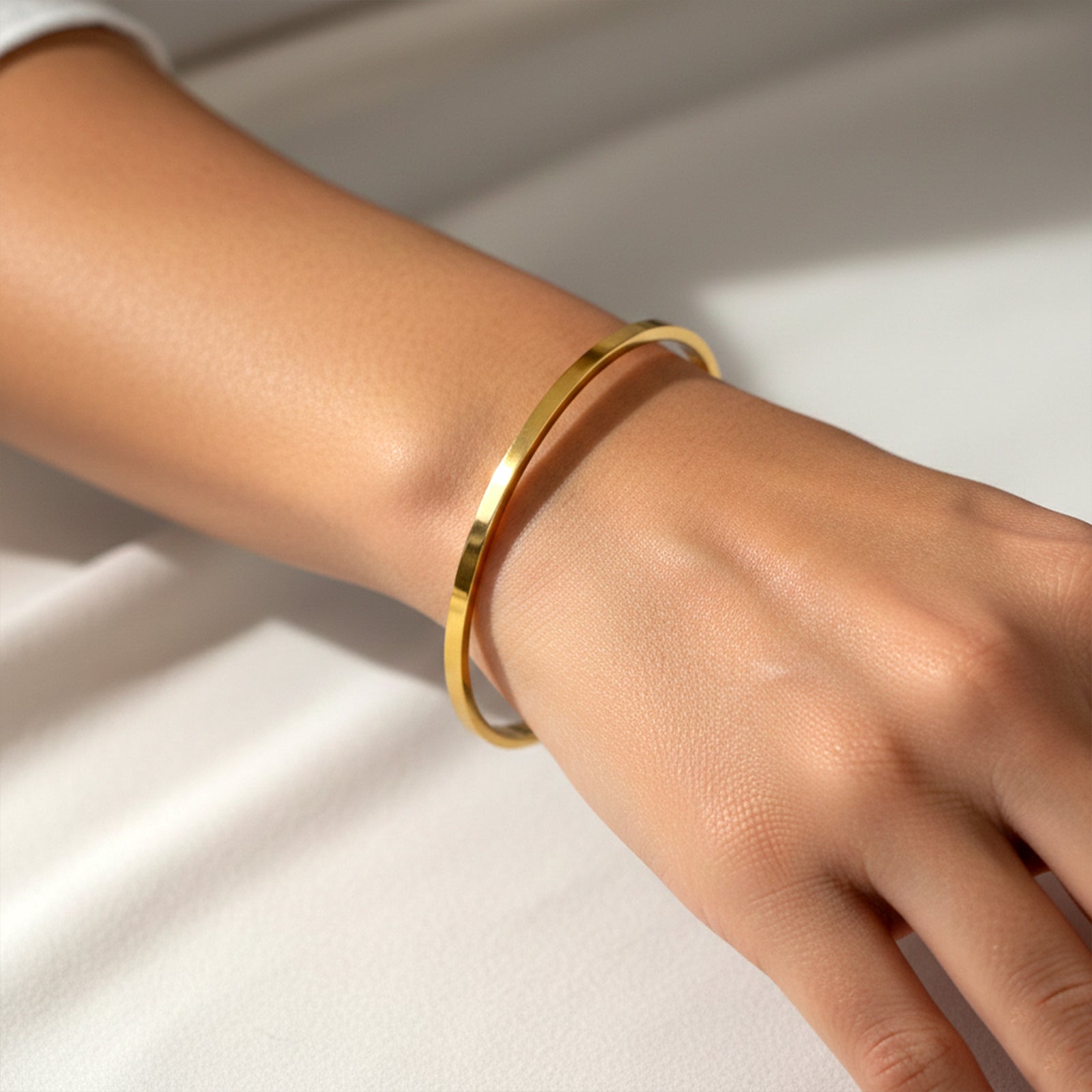 18k Gold Minimalist Bangle Bracelet | Solid Gold Sleek Round Cuff for Women