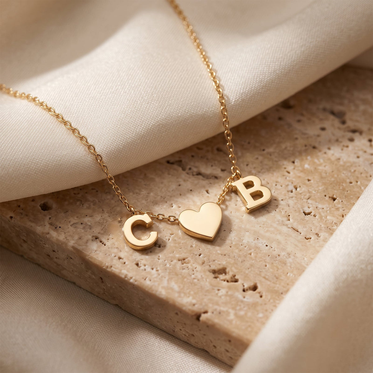 Customized jewellery with personalized gold necklaces, rings and bracelets in Dubai