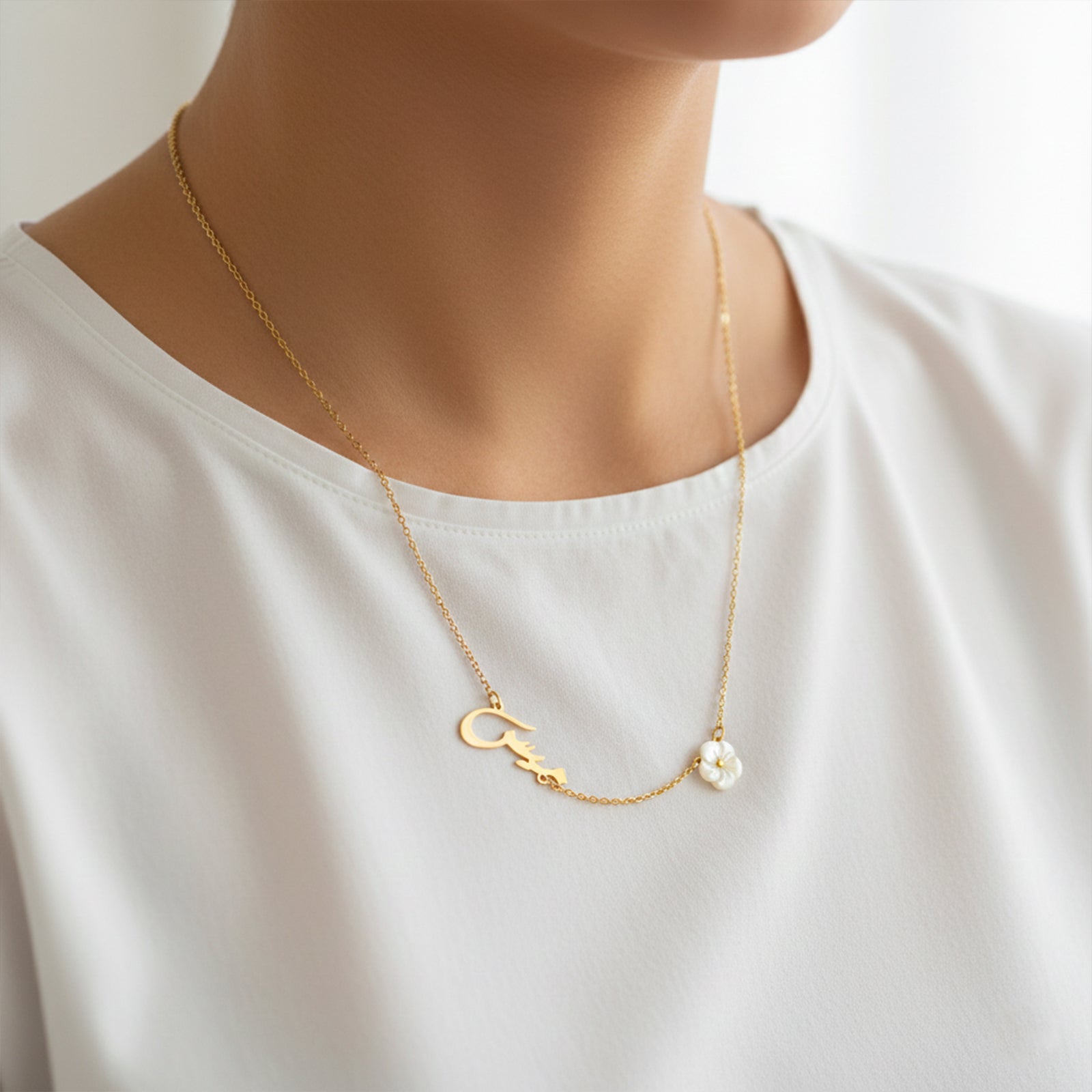 Personalized 18K Gold Arabic Name Necklace with Shell Flower | Custom Jewelry