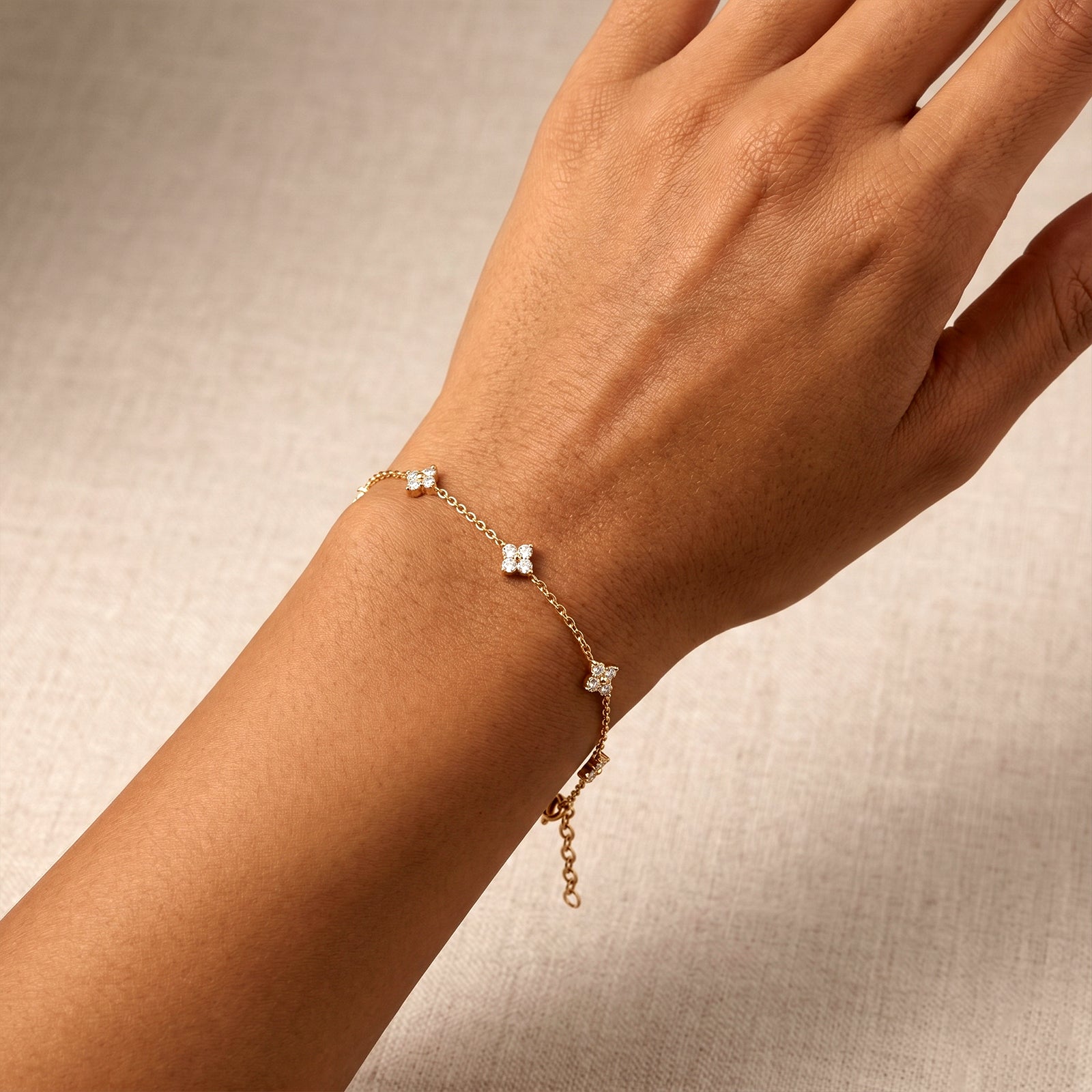 18k Gold Diamond Flower Station Bracelet | 7-Station Floral Clover Chain