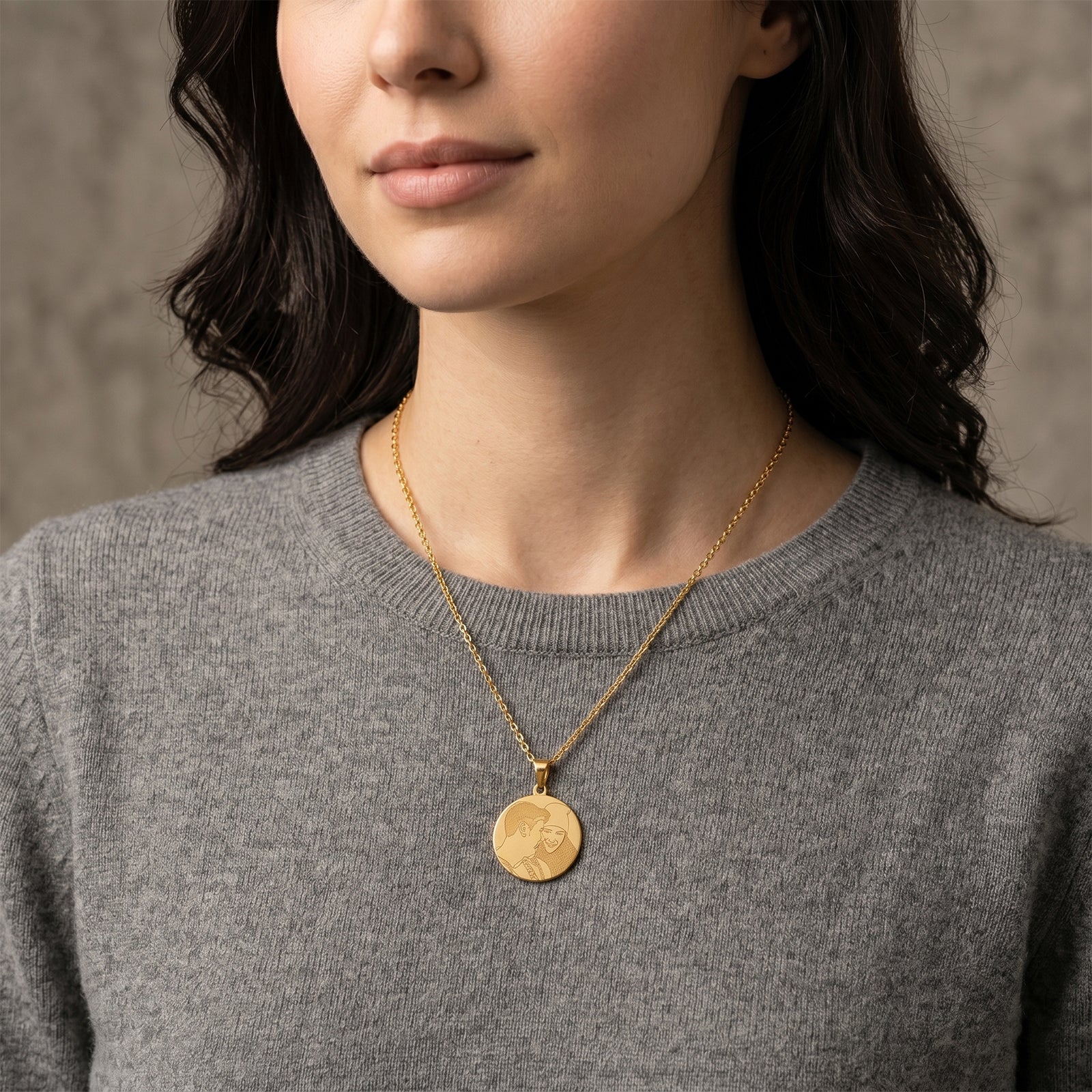 Personalized 18K Gold Photo Pendant – Personalized Engraved Pendant