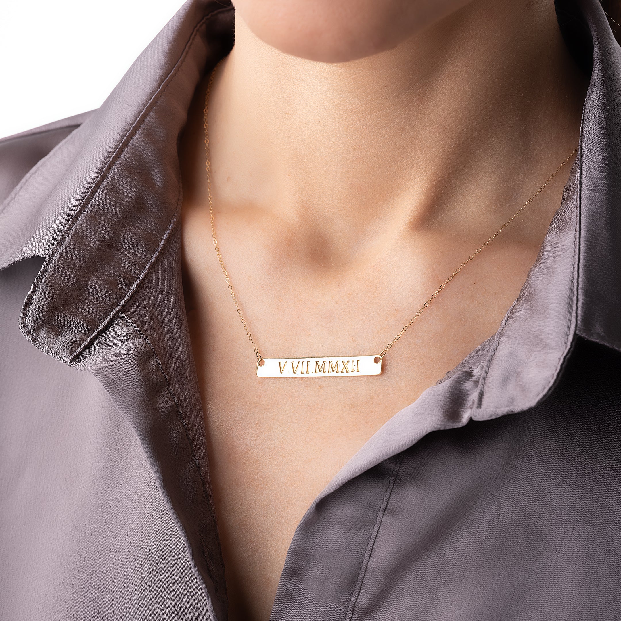 Custom Roman Numeral Date Necklace – 18K Gold