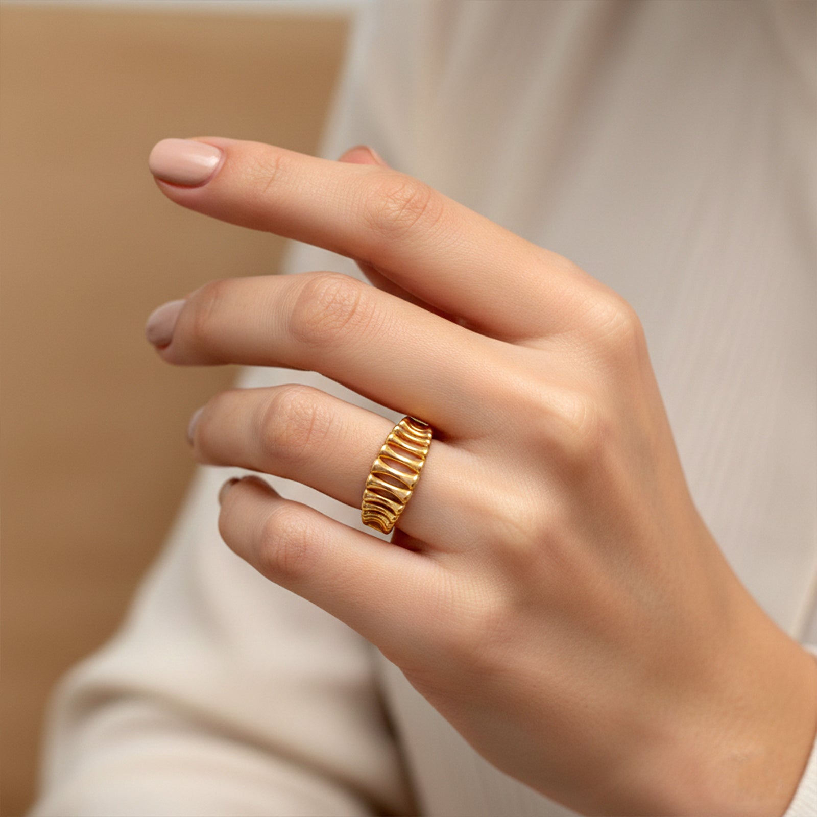 18k Gold Ribbed Statement Ring | Sculpted Open-Work Band